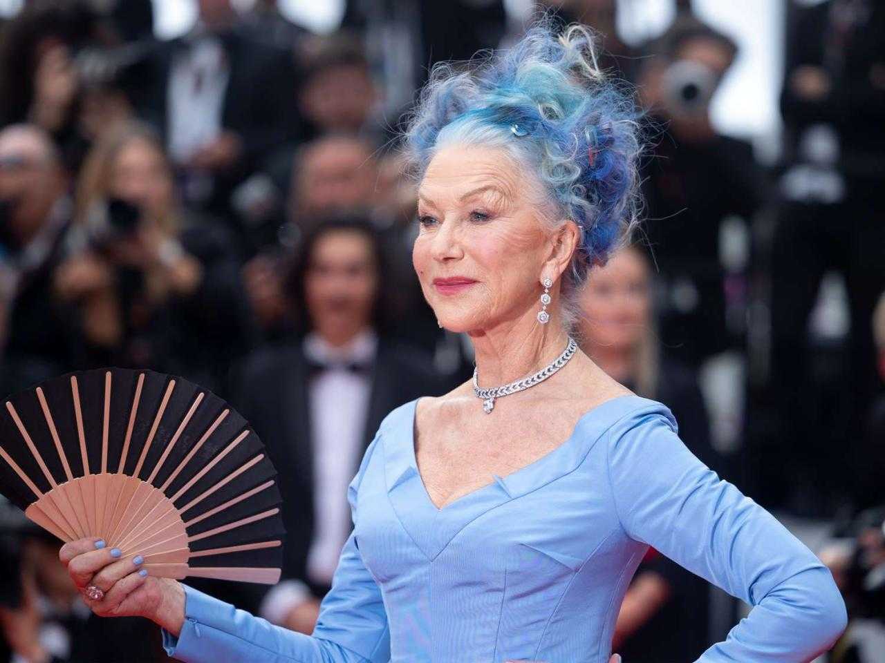 Les nouveaux cheveux bleus de Helen Mirren sont aussi emblématiques que possible
