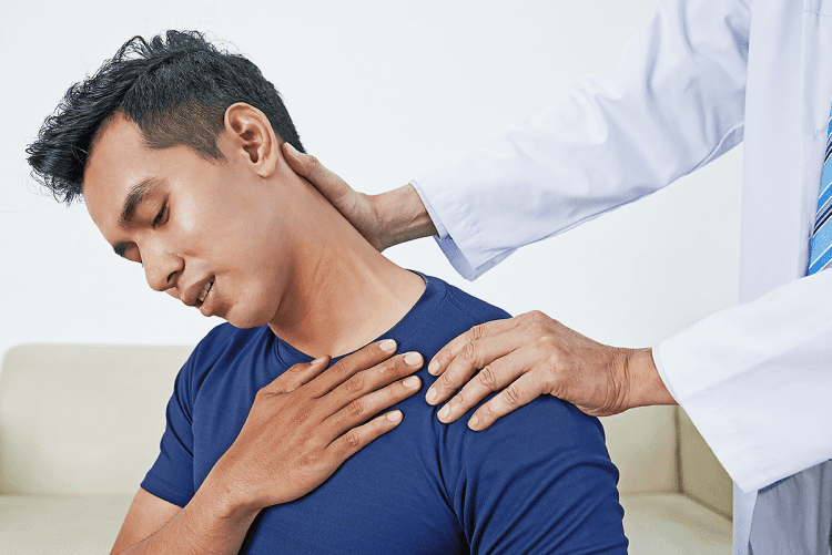 Avez-vous les muscles du cou tendus ? Essayez la traction cervicale Saunders pour améliorer votre posture