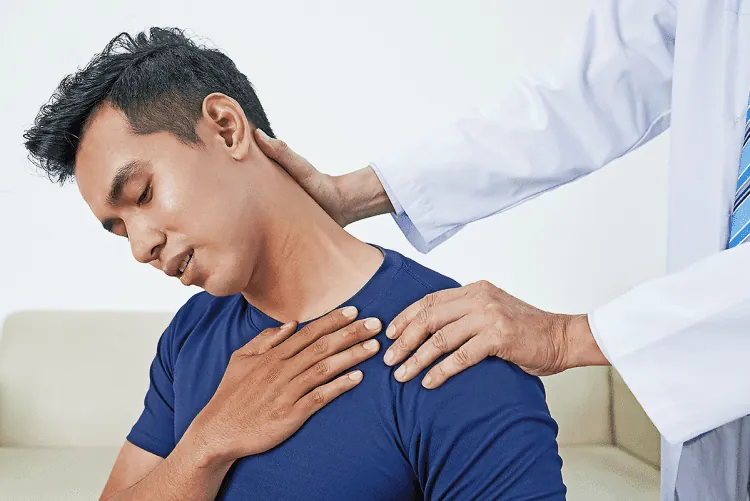 Avez-vous les muscles du cou tendus ? Essayez la traction cervicale Saunders pour améliorer votre posture