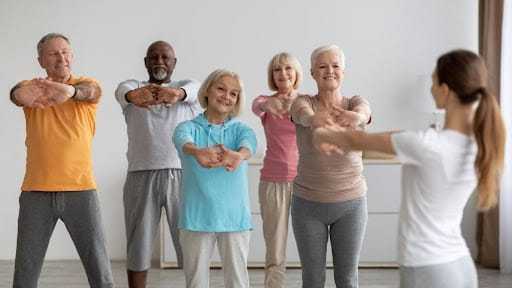 Comment promouvoir le bien-être des personnes âgées et les aider à vivre une vie épanouie